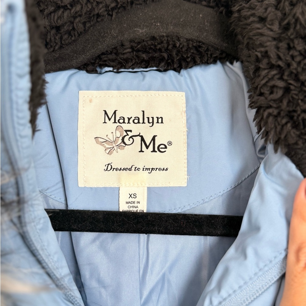 Maralyn & Me Women’s Blue Quilted Puffer Jacket XS Faux Fur Hood Belted NWT - Picture 2 of 16